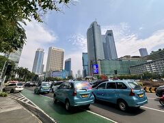 【プルマン・ジャカルタ→（旧）プレジデントホテル】

...この噴水は昔も今も変わらない...

最も古く、最も伝統、歴史のある噴水なのだが、交通量の激しいロータリーの真ん中にある為、なかなか簡単に近付けなく、いつも誰の目にも入っているものの、全く思い出に残らない残念な噴水...