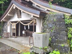 戸隠神社奥社です。参拝の方が結構いました。
初めての参拝で感動です。