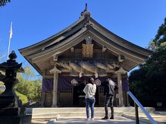 白兎神社。小さな神社ですが、外国人（多分中国人？）をちょくちょく見かけました。この神社、祭神は因幡の白うさぎのうさぎの神様で、皮膚病にご利益があるということで、私的に皮膚が弱いので参拝したいと考えていた神社です。