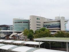 確か、去年も締めくくりはここでしたね（笑）

京都競馬場（笑）
去年は旦那様だけが先に行っていて
あとから息子と合流したのですが
今回は
旦那様だけ一人早々行って
息子と京都駅まで一緒にスーツケースをロッカーに入れて
息子と途中まで一緒の電車に乗って
東福寺駅で息子は京都競馬場へ
私は祇園に。

で、ようやく私も合流。