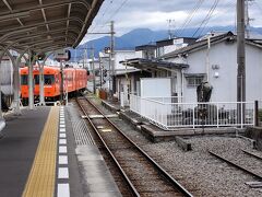 朝はのんびりして10時前の列車で平井駅から伊予鉄に乗車です