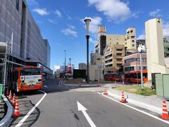 20分ほどで松山市駅に着きました
JR松山駅が高架化されましたが伊予鉄も市駅前のロータリーも整備が始まりました