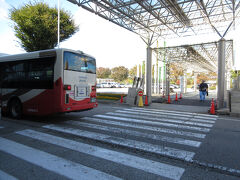 11/3 10:00 能登空港（道の駅のと里山空港）

休憩。

観光案内所で地元の職員さんと話す。色々なことを話す。

ここから先はコンビニは時短営業が多いこと
スーパーなどのトイレは使えない場所もあり、公衆トイレも仮設が多いこと。

観光地として営業している場所もあるけど、臨時休業や時短営業なども多く把握は難しいこと。

かつて両親と行った輪島の観光地。　だった場所は何もなくなってしまったこと。