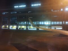 22:41那覇空港に到着