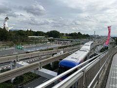 御堂筋線とモノレールを乗り継いでやってきました。乗ってきたモノレールがミャクミャクラッピング列車でしたが、写真撮れず。でも嬉しい～～