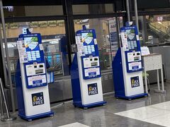 5:20にタクシーピックアップで金浦空港には5:40到着。26000Wでした！エアラインのカウンターは6時オープンなので、それまでにタックスリファンド。