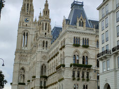 ダブルの塔も歴史を感じ素敵です。

次回はベルヴェデーレ宮殿の美術館見学とシュテファン大聖堂や王宮の街歩きを予定
