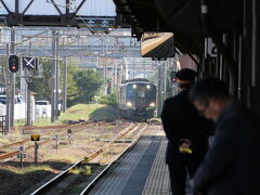 特急列車、南風で丸亀に向かいます。