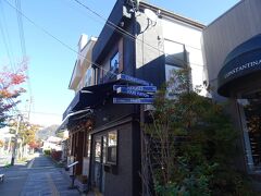 歩き道で風景を楽しみながら、旧軽井沢銀座へ。
