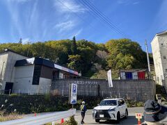 まずはゴンドラとリフト×２台を乗り継いで行きます

事前の情報だととての混み合っているとの事だったので覚悟していたけど
待たずにゴンドラに乗れました

