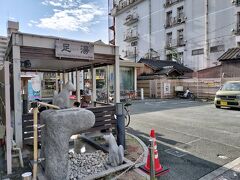 山口から湯田温泉には歩いていけます
20分もかからず湯田温泉観光案内所に着きました