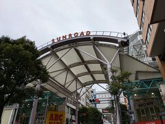 駅前のアーケード商店街