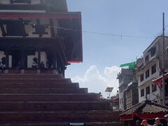 30分ほどでダルバール広場到着

7年前はスワヤンブナートしか行ってませんでした