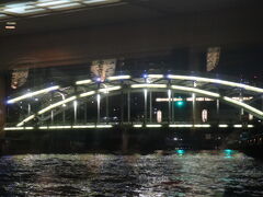 こちらの橋は小名木川に掛かる萬年橋

ライトアップしていて綺麗でした