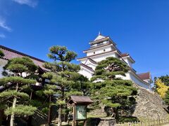 さて、次は、一転して会津若松市内に行き、鶴ヶ城を訪問しました。

鶴ヶ城は、私達家族は、もう何回も訪問しているのですが、2年ほど前に館内展示がリニューアルされたということで、リニューアル後の館内を見たいと思い、訪問しました。