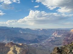 グランドキャニオンに到着。
壮大な景色人気目も絡むほどです。