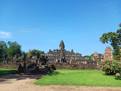 ロリュオス遺跡群。「アンコールワット」よりも古く、かつて王都がおかれていた歴史ある場所です。
