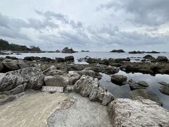 こちらは満潮だとかなり海水で埋まってしまうので干潮頃がベストらしい
