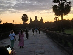3日目。アンコールワットの朝日鑑賞。夜明け前です