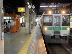 JR札幌駅から岩見沢行きに乗車。
今日は苗穂のアリオで買物ついでにサッポロビール園の赤い蔦でも撮ろうかなと‥