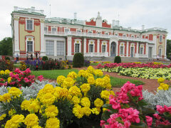「カドリオルグ庭園」は、
ロシア帝国の支配下にあった時代に「ピョートル大帝」が「エカテリーナ妃」のために造らせた庭園で、
1718年から5年の歳月を費やし、
1723年に完成しました。