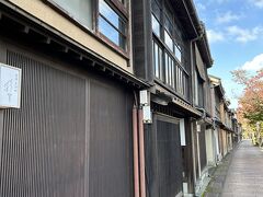 9:45
主計町茶屋街へ移動

こじんまりしているけど、風情があります。
