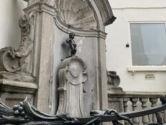 小便小僧

何も服を着ていなくて、残念なのか良かったのか自分でも分からない。