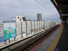 ●京成/京成高砂駅

本線から金町線のホームへ移動してきました。
同じ京成ですが、一旦、改札を出て、再び改札を通過するという面白い造りになっていました。