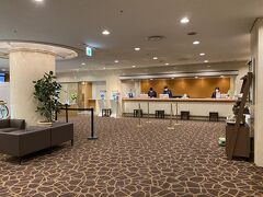 15時過ぎ、大街道停留所目の前のホテル「松山東急REIホテル」着
JR松山駅前からは路面電車で15分ほど。