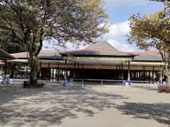 ３日目もジョクジャカルタ観光。
王宮（クラトン）へ。1756年にジャワ建築で建築され現在も王が住んでいる。写真は、外国の要人を迎える謁見の間。