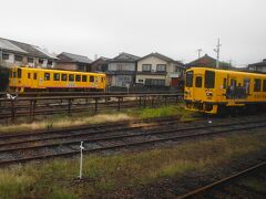 車両基地が見えて、
最初の駅は、島原船津駅です。

2019年10月1日に南島原駅から
駅名を改称されました。