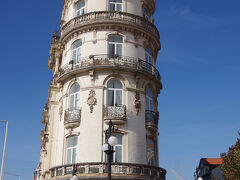 アストリアホテル。塔の後ろにホテルが付いています。
