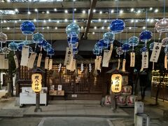 現人神社、拝殿前の風鈴棚。