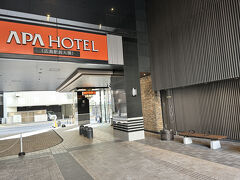 まずはホテルへ