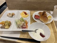 泊まったホテルの朝食です。
ビジホのバイキング！
今回はちゃんと量をセーブできたのではないでしょうか。

ここのホテルは温泉の大浴場があり、良かったです。