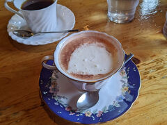 三笠通りの途中でCafehouse ぱいつぼおるで珈琲休憩
9時オープンと朝から活動する観光客に嬉しいお店