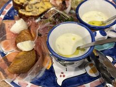 日曜日の夕飯は中学時代の同級生たちと兵庫県の伊丹市・尼崎市・川西市にて3店舗を構える「PIZZERIA HIRO（ピッツェリア ヒロ）」さんでプチ同窓会！

オーナーの西本裕樹氏は本場イタリアで修業を重ね、真のナポリピッツァ2019オリンピアディで第1位を獲得！世界の人気店の職人達が本気で腕を競う中、メイン部門であるクラシカVERACEにて世界一に輝いた人で、関西のグルメ番組にもよく紹介されてるお店です(^_^)
