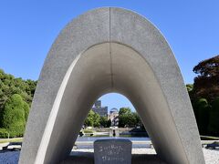 原爆死没者慰霊碑