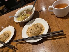 中山エリアを散策。
お茶屋さんでお気に入り茶梅を買ったりして、
デザートを食べに双連円仔湯へ。

定番のピーナッツ餅と冷たいスープのスイーツを頼みました。
お餅はもちもちで美味しかったです。