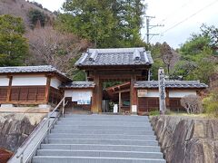 福島関所資料館と山村代官屋敷は共通券だったので、代官屋敷にも行くことにします。
代官というと時代劇では悪徳代官のイメージがあるのですが、関所資料館の方の話では人々に慕われた代官だったとか。