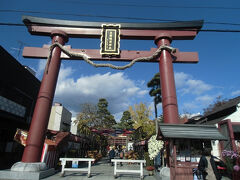 笠間の一番の観光スポット、笠間稲荷神社。
五穀豊穣、商売繁盛の神として古くから信仰され、今も多くの参拝客が訪れます。

