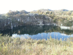 笠間市外を後にして、最後の寄り道。
市外からほど近い石切山脈です。
明治２２年頃から採石が始まった「稲田みかげ石」の採石場です。
入場料３００円。

