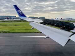 荷物をピックアップして空港を出たのが15:20。
有明の宿泊ホテルまで荷物を置きに行く時間が無い。
仕方なくそのまま帝国ホテルへ直行。
モノレールと山手線を乗り継いで有楽町駅で降りたのが15:55。