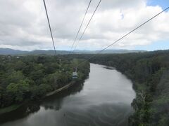 キュランダ村が見えてきました。

ゴエモン「バロン川の眺めもいいね。」