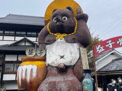 車を走らせ15分で
益子焼窯元共販センター駐車場へ。
11月初の益子陶器市が終わった
後ということで、のんびり散策。
