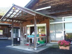 いつも通り①「百笑館」で買い物です、

新鮮野菜を購入するのですが今日は葉物が無い？、ですがこの季節の旬の里芋があったので２袋とキャベツの大玉を買いました。

＊詳細は兵庫豊岡のクチコミでお願いします