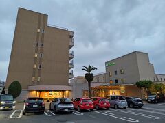 今日は「HOTELシーサイド島原」で泊まります。
すぐ目の前が海になっていて、リゾート感あります。