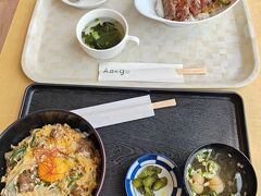 11:30、道の駅朝来でトイレ休憩がてら早めの昼食。但馬牛ステーキ丼セット＆但馬牛すじ玉丼セットを注文。大正解!