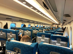 朝６時５７分のこだまで出発、早朝のこだまは意外と乗車率高く、新横浜から７割ほどの乗車率。意外や小田原や三島から結構乗って来た。