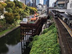 この日の主役「神田川」
なんか　工事中　
御茶ノ水駅の改良工事で　
もう長いこと続いてます